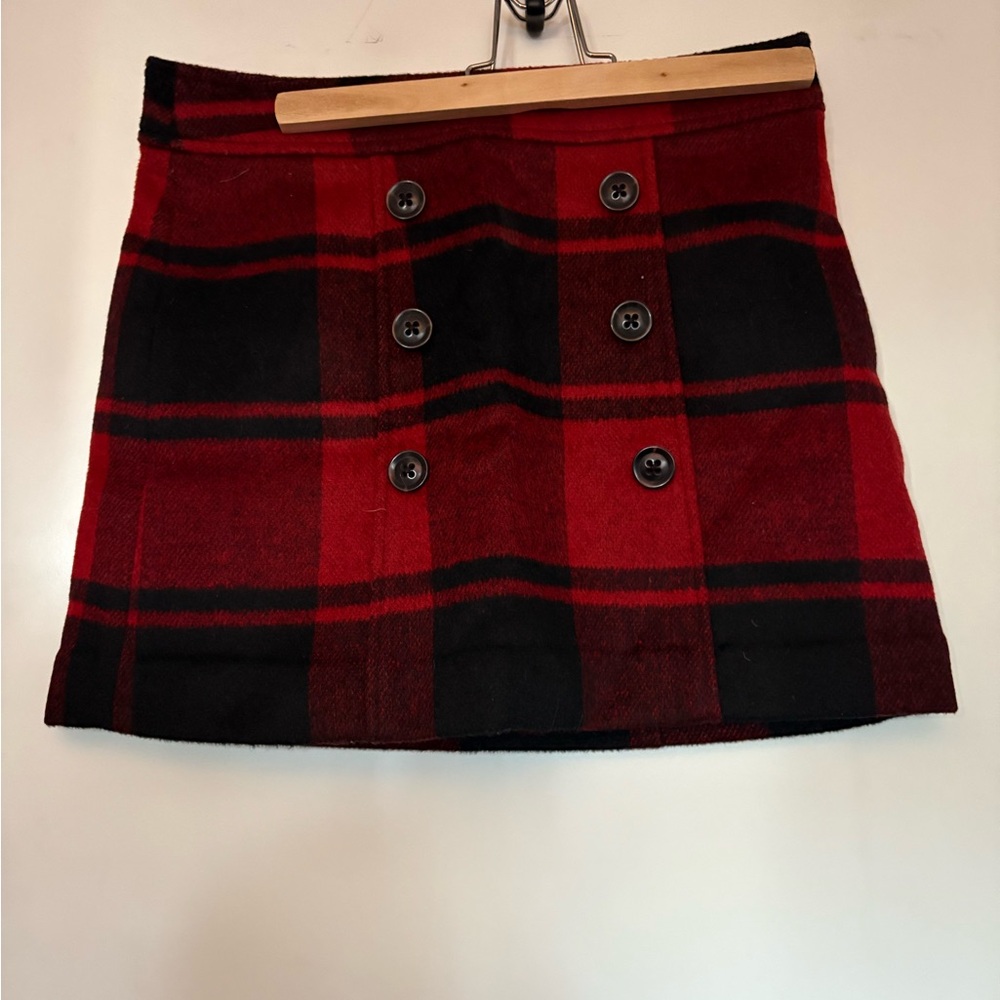 Gap Plaid Button-Front Skirt in Red and Black